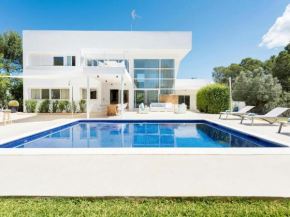 Beautiful villa with facilities